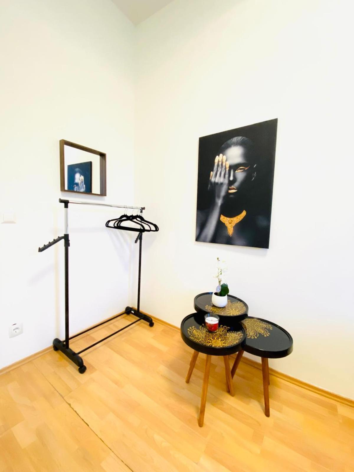Bright 5br Shared W Great Transport Link Apartment Wien