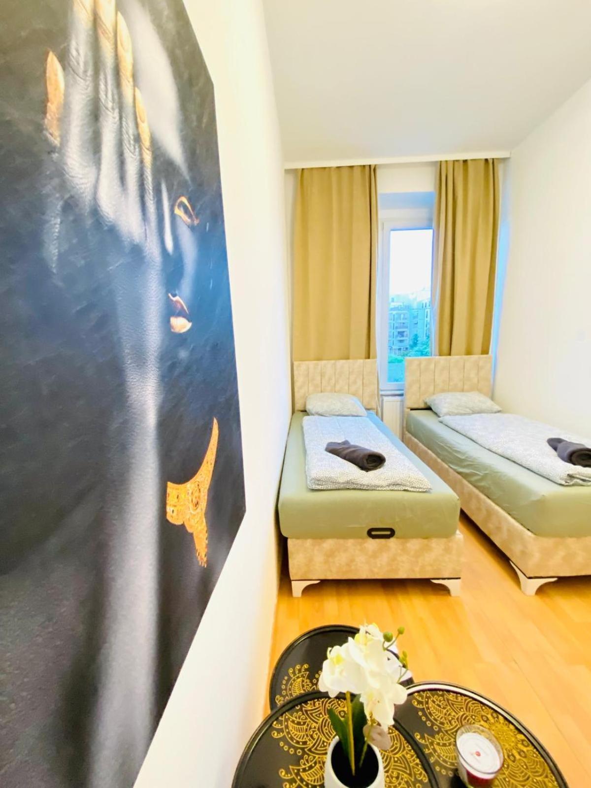 Bright 5br Shared W Great Transport Link Apartment