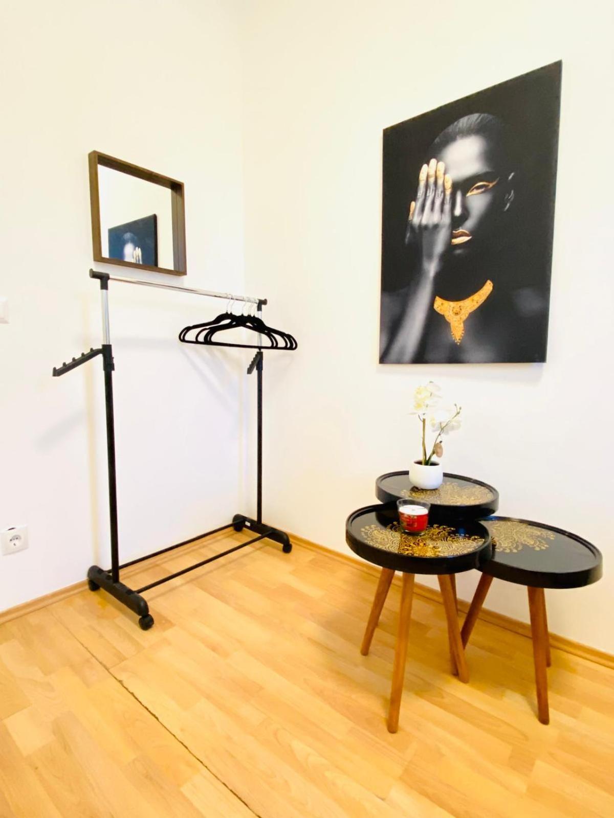 Apartment Bright 5br Shared W Great Transport Link