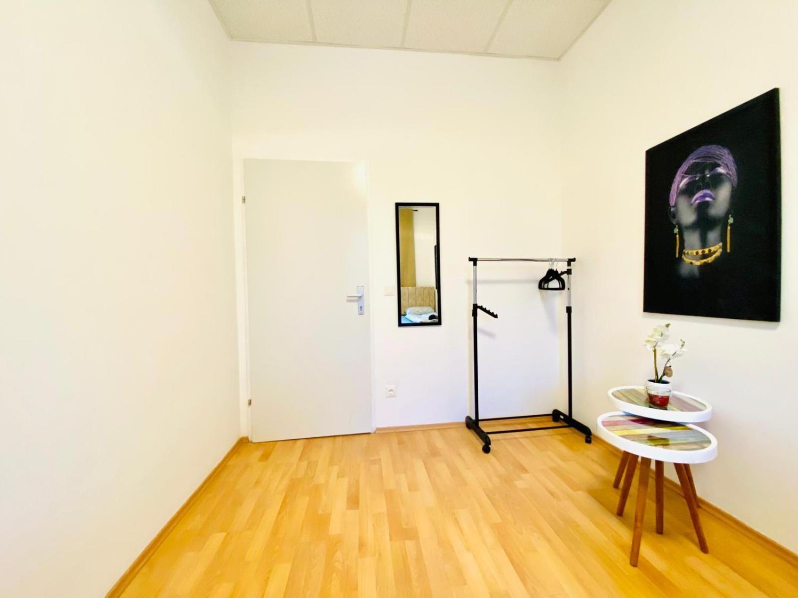 Bright 5br Shared W Great Transport Link Apartment *
