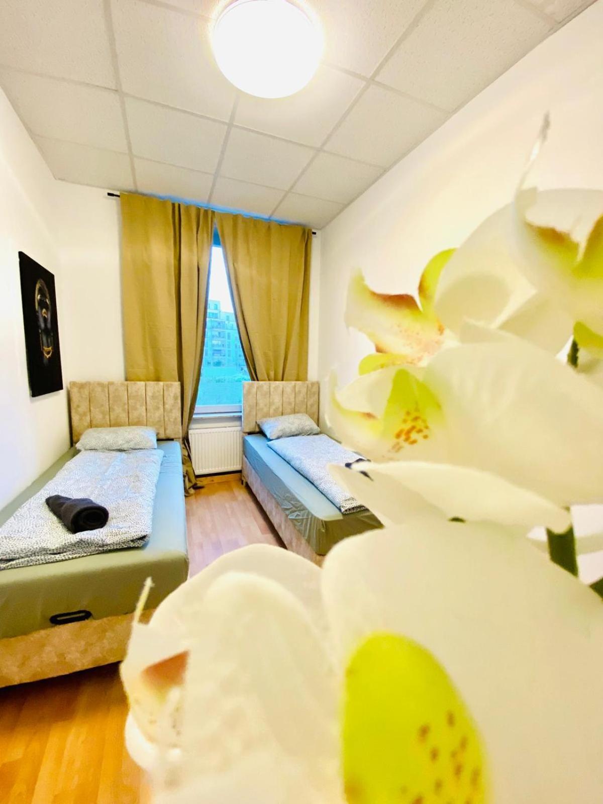 Bright 5br Shared W Great Transport Link *