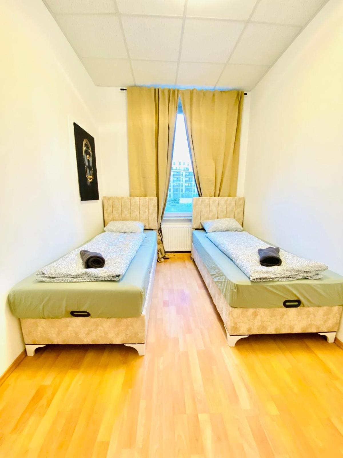 Apartment Bright 5br Shared W Great Transport Link Wien