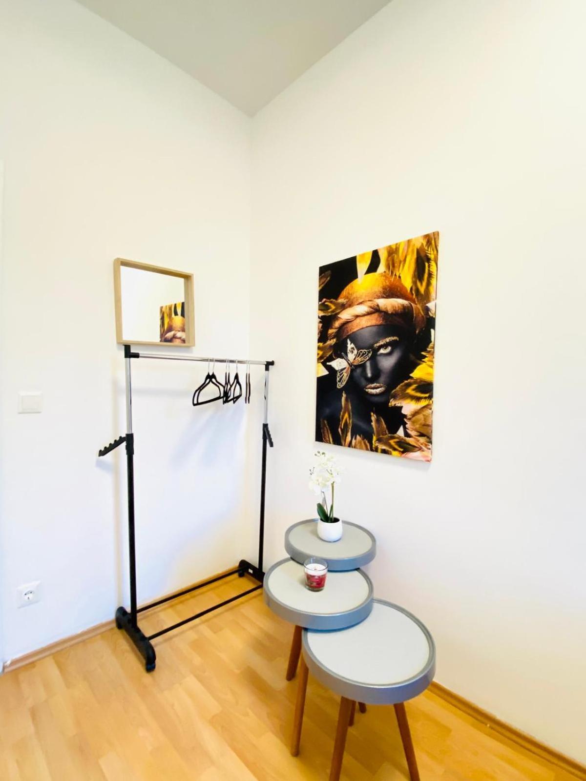 Bright 5br Shared W Great Transport Link Apartment Wien
