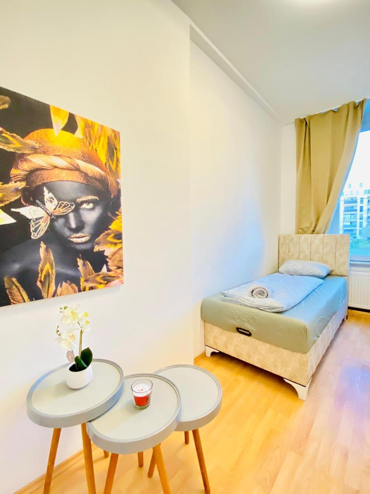 Apartment Bright 5br Shared W Great Transport Link