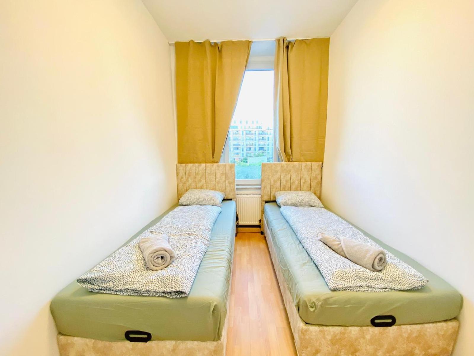 Bright 5br Shared W Great Transport Link Apartment