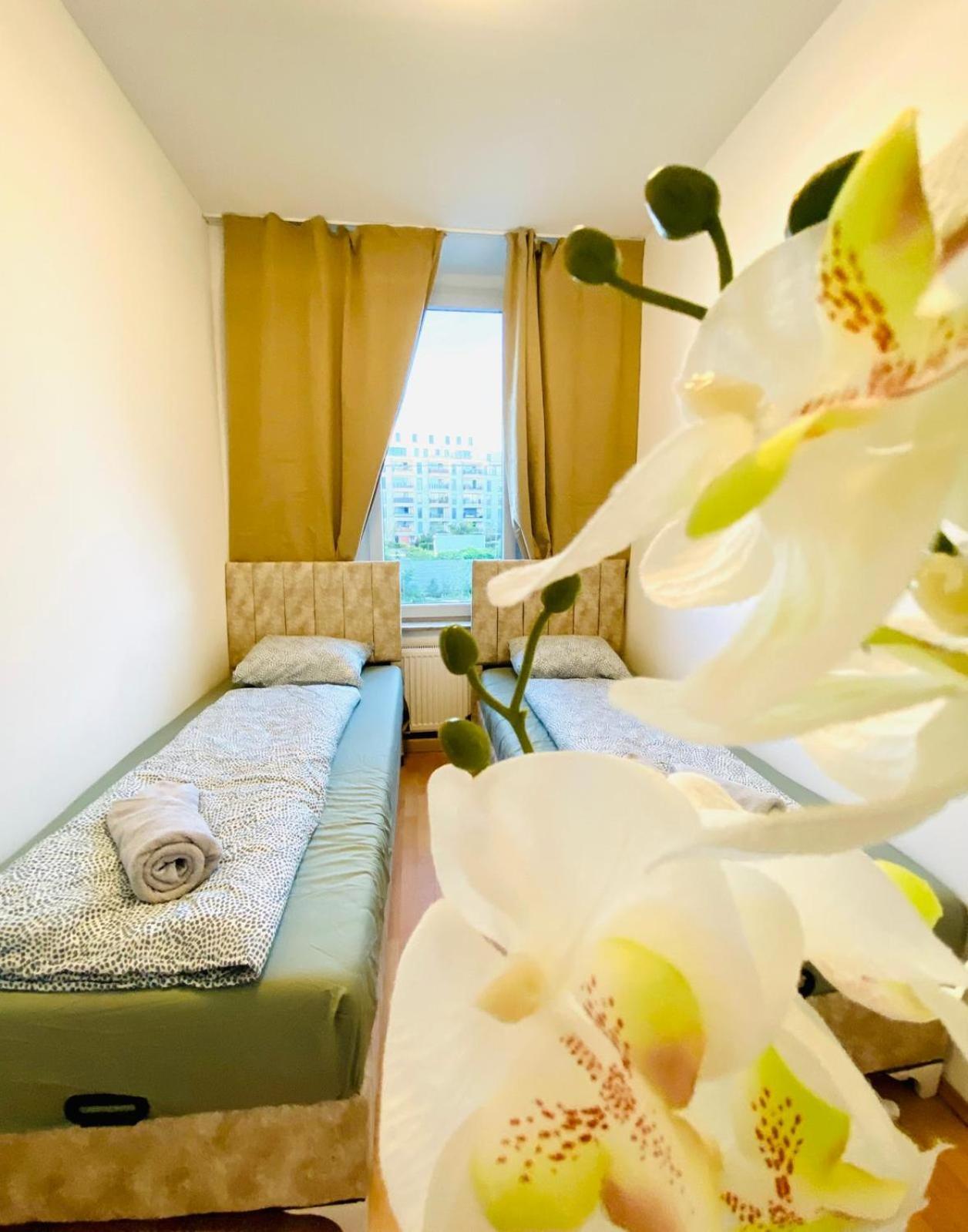 Apartment Bright 5br Shared W Great Transport Link *
