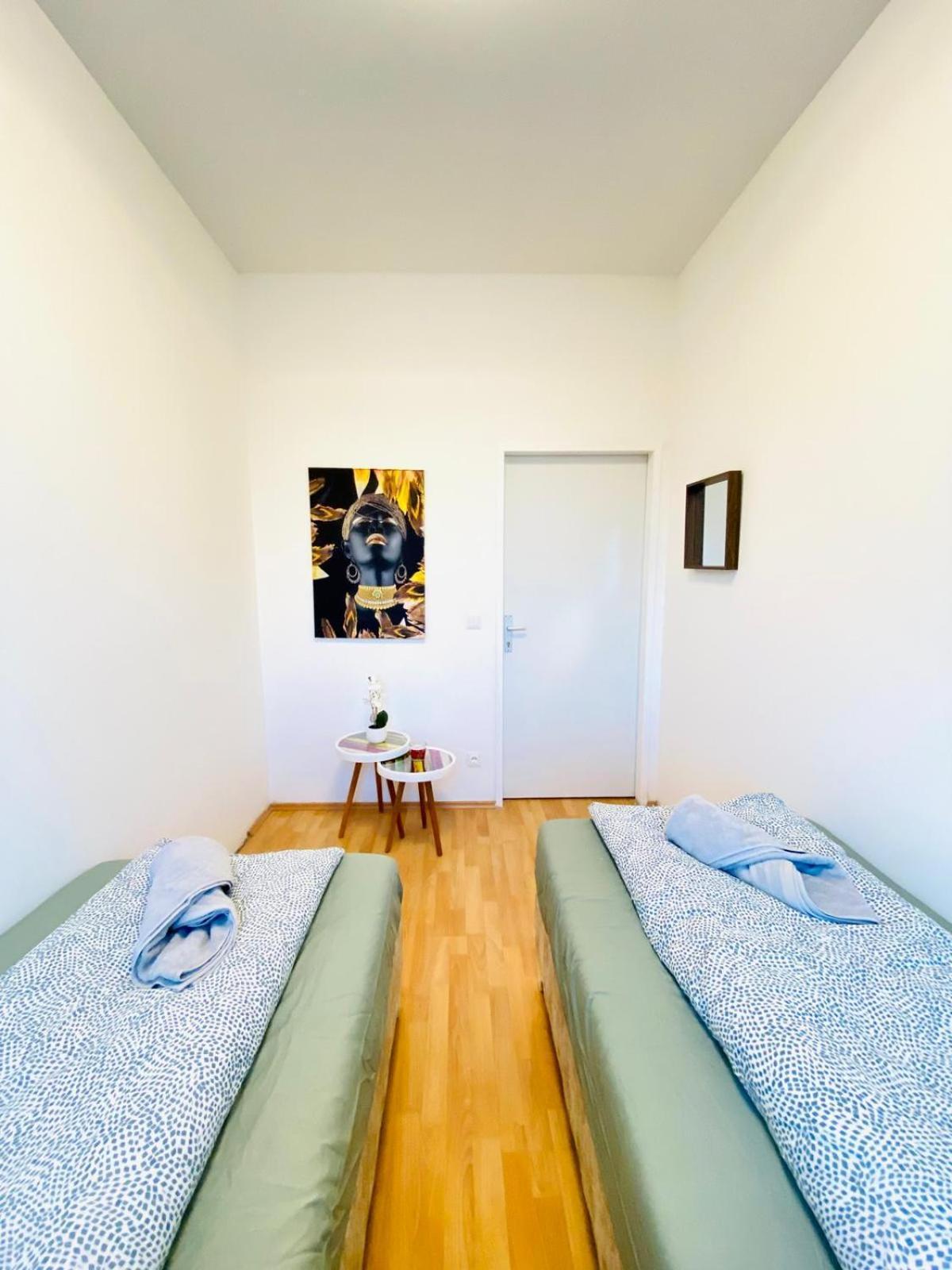 Bright 5br Shared W Great Transport Link *