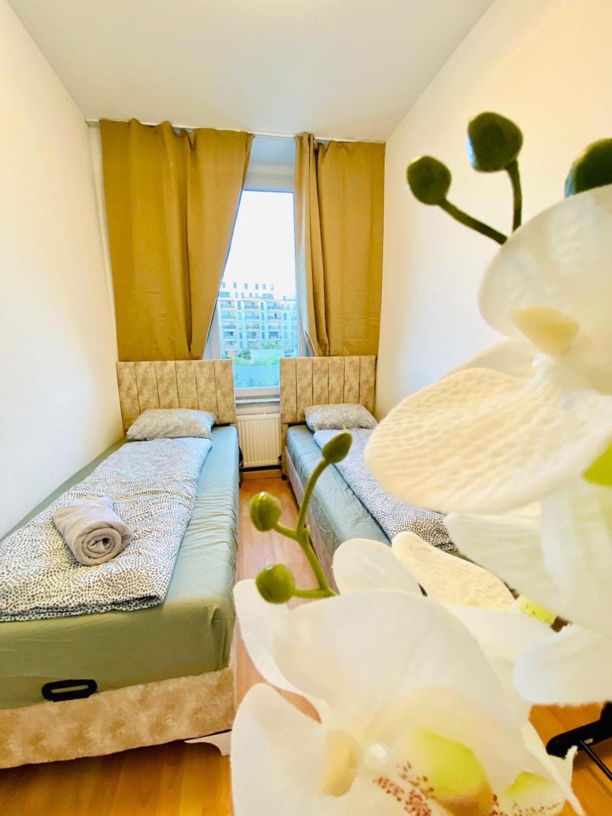 Apartment Bright 5br Shared W Great Transport Link