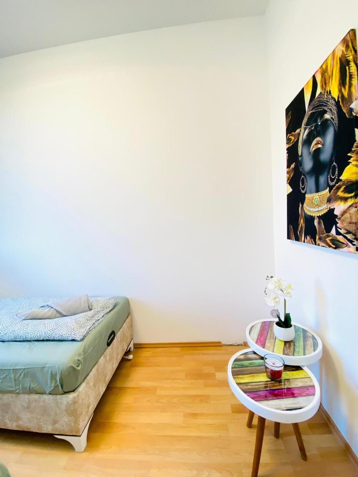Bright 5br Shared W Great Transport Link Apartment Wien