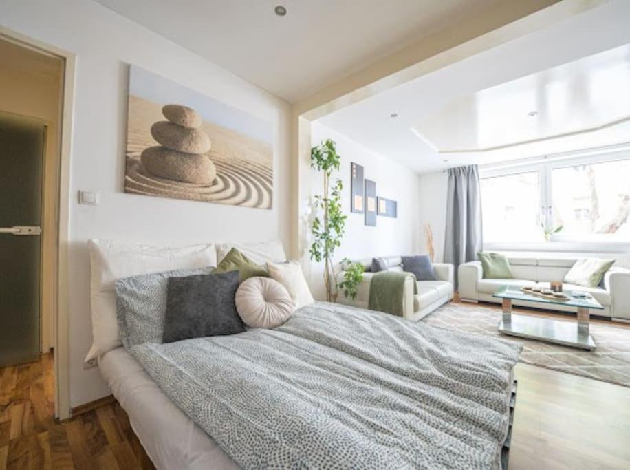 Big Luxury 3br Near Center