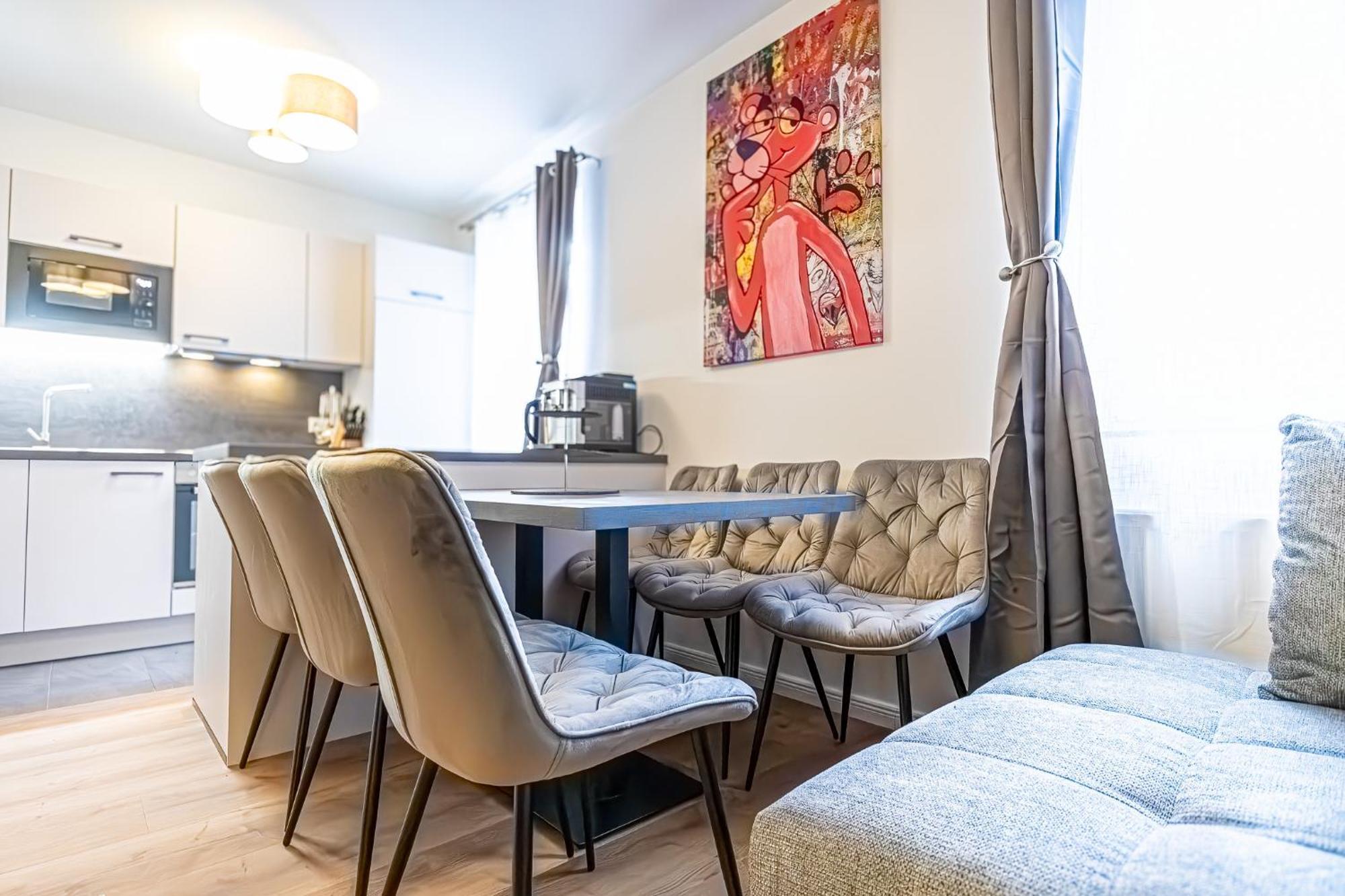 Charming 1br And 1lr Modern Design Donaustadt Apartment *