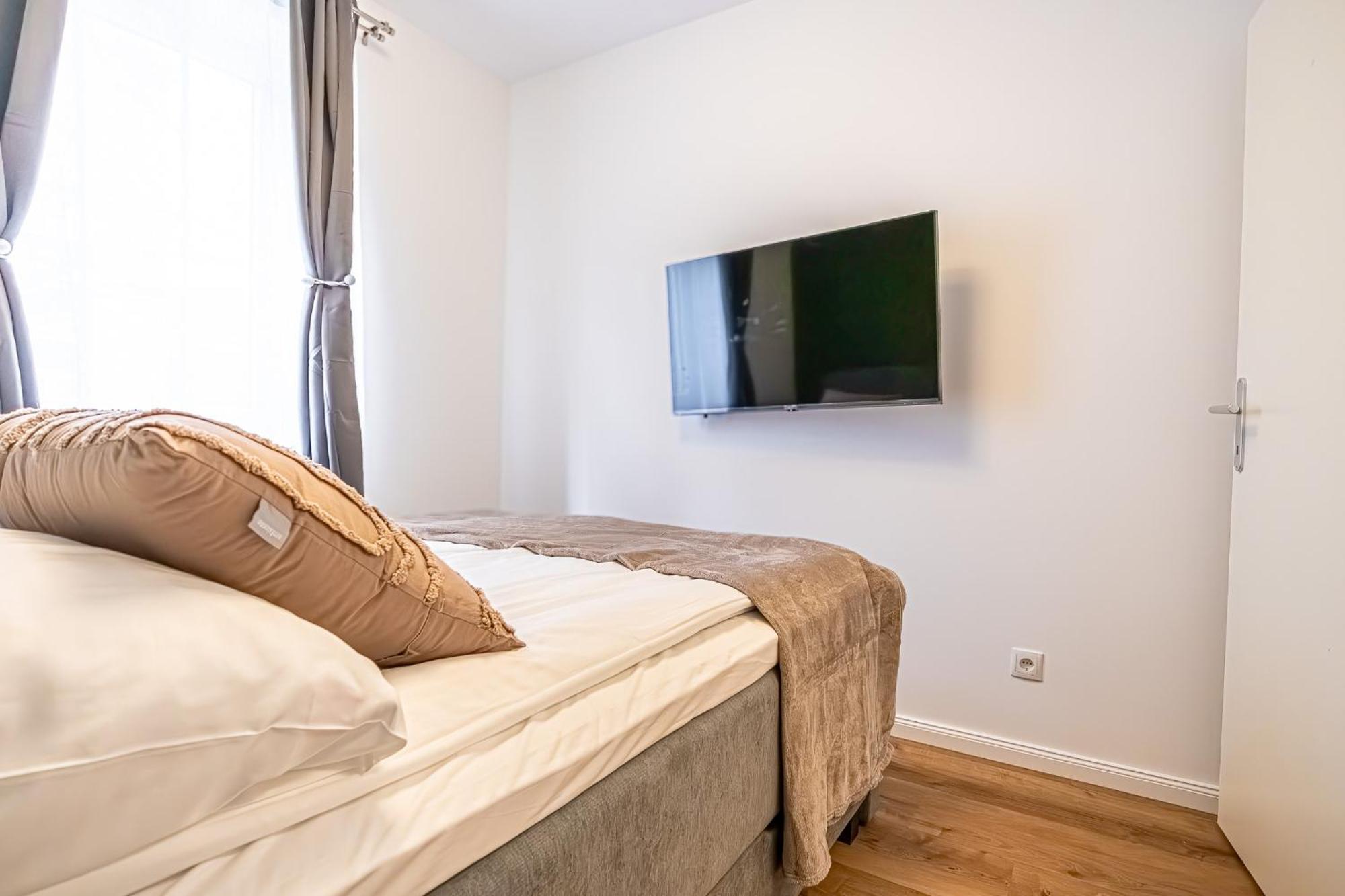 Charming 1br And 1lr Modern Design Donaustadt Apartment Wien