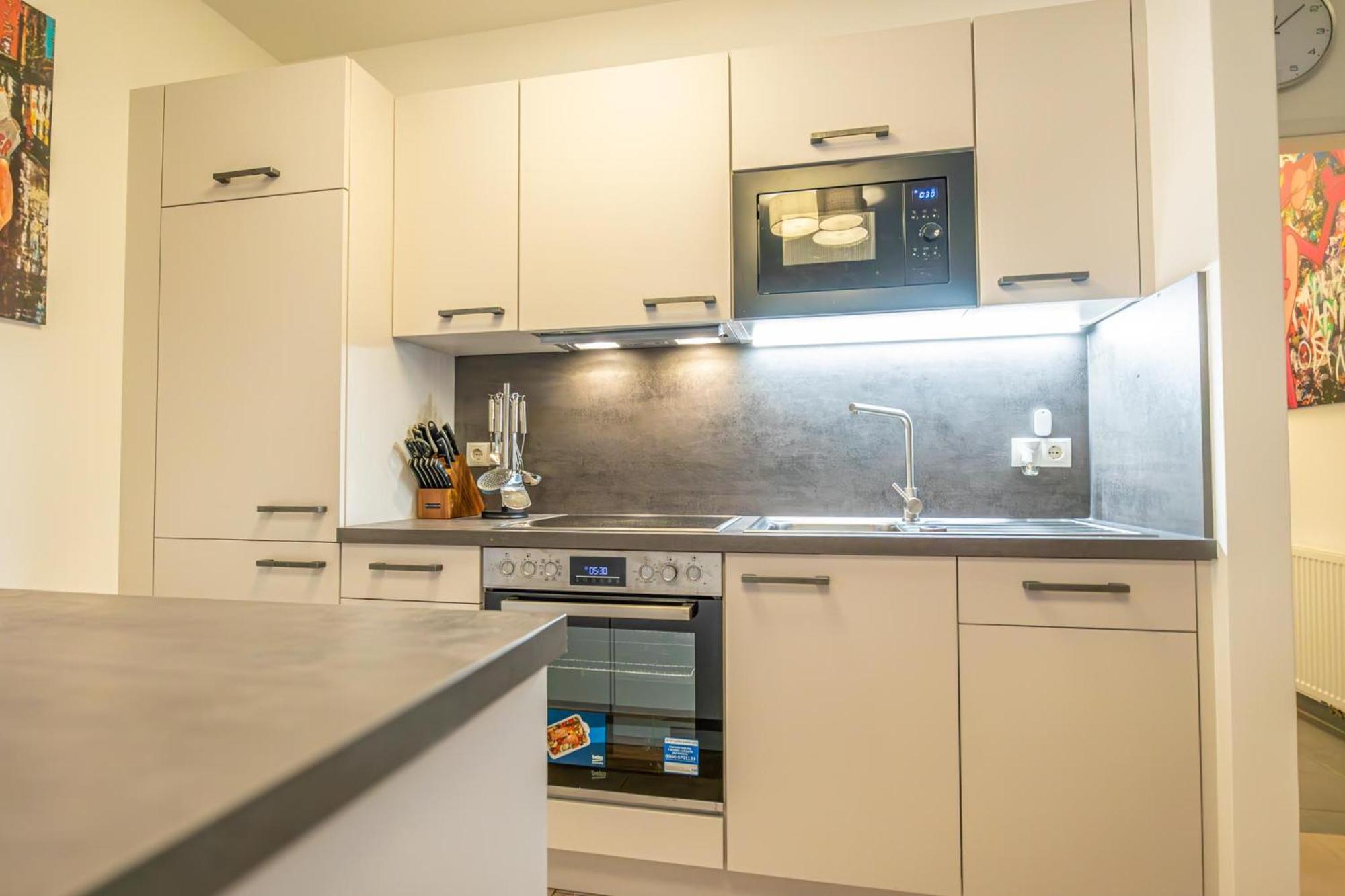 Charming 1br And 1lr Modern Design Donaustadt Apartment *