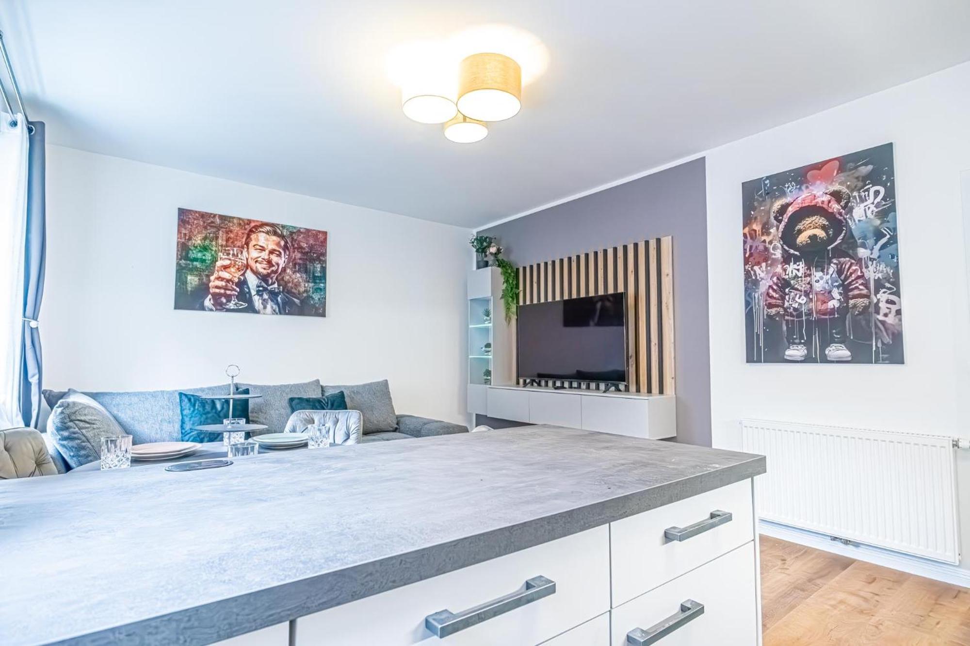 Charming 1br And 1lr Modern Design Donaustadt Apartment *