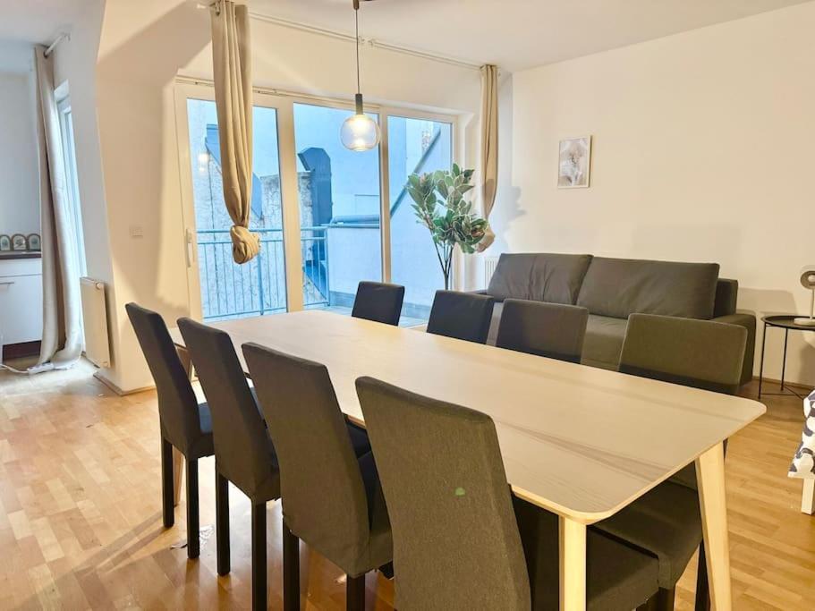 Apartment Spacious Rooftop With Balcony Vienna