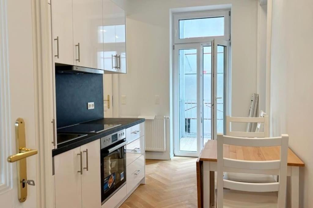 2 Mit Balkon 19 Apartment *