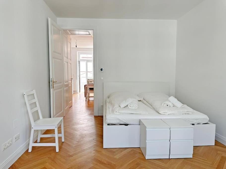 2 Mit Balkon 19 Apartment Vienna