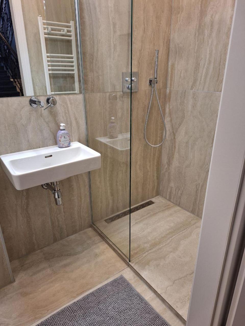 2 Mit Balkon 19 Apartamento