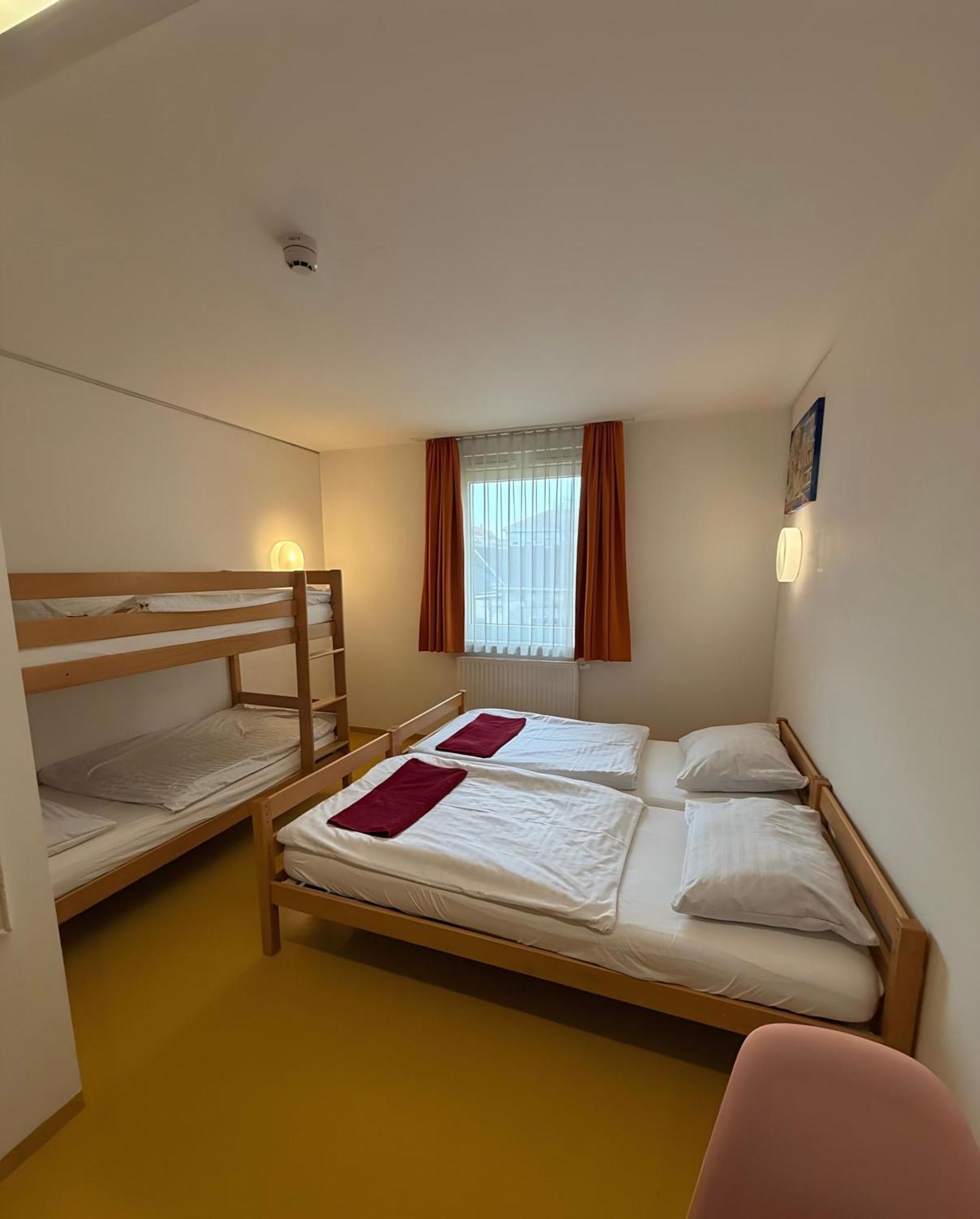A&t & Albergue *