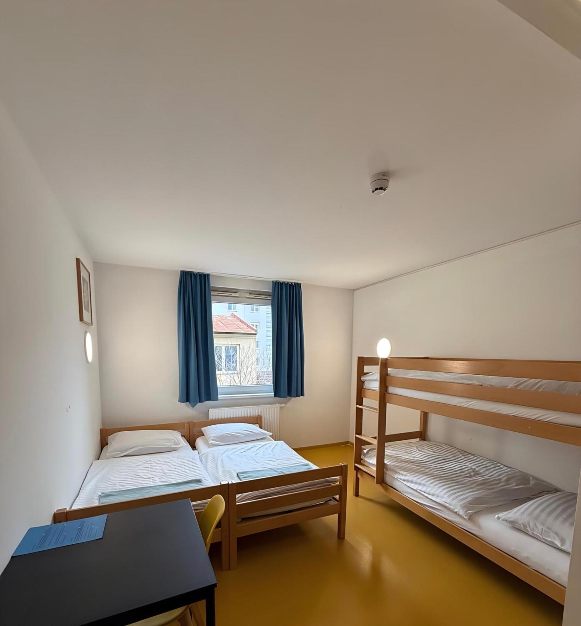 Albergue A&t & *