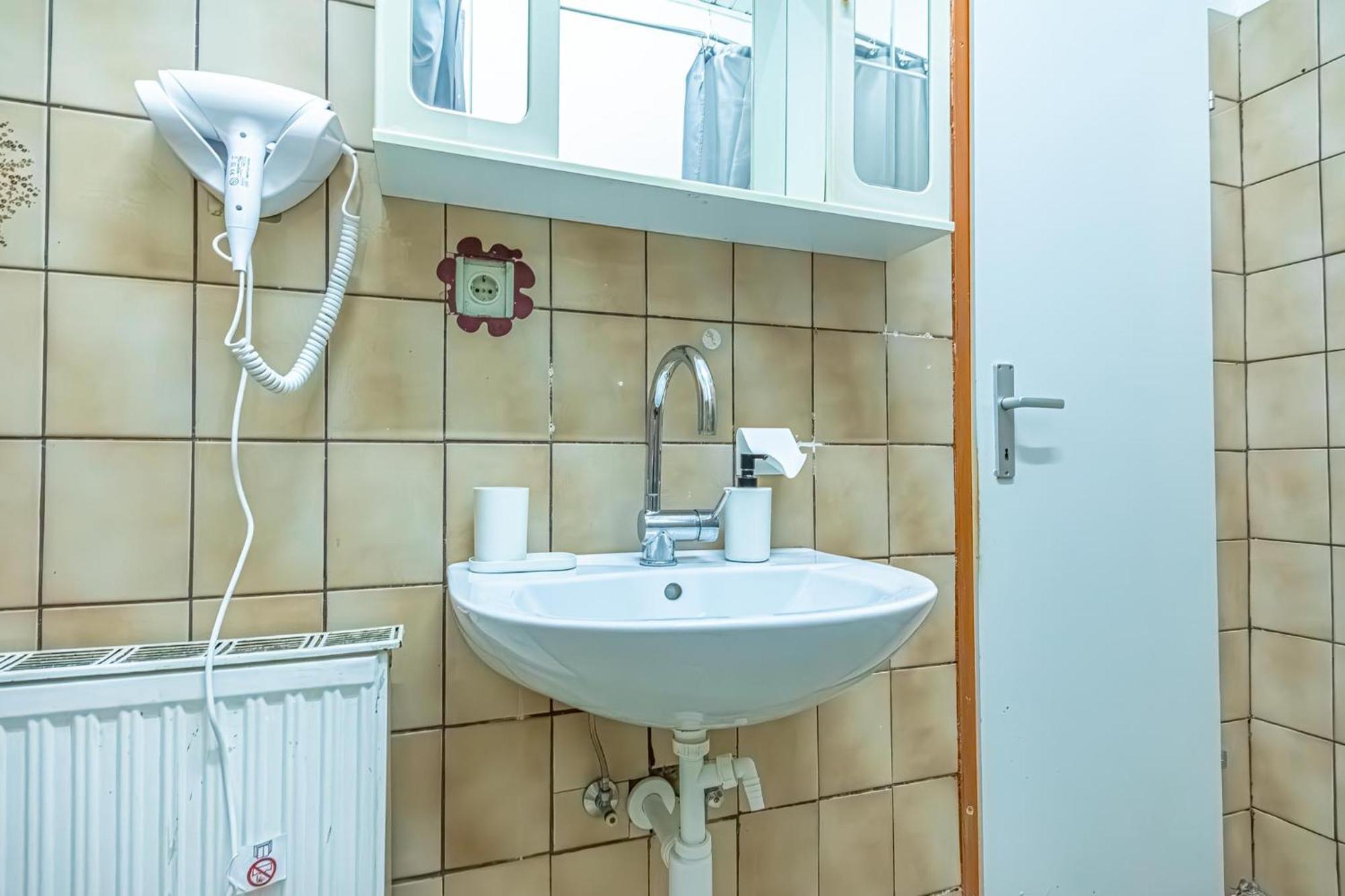 Central Belvedere 3br Shared - 12 Min From City Center Apartment