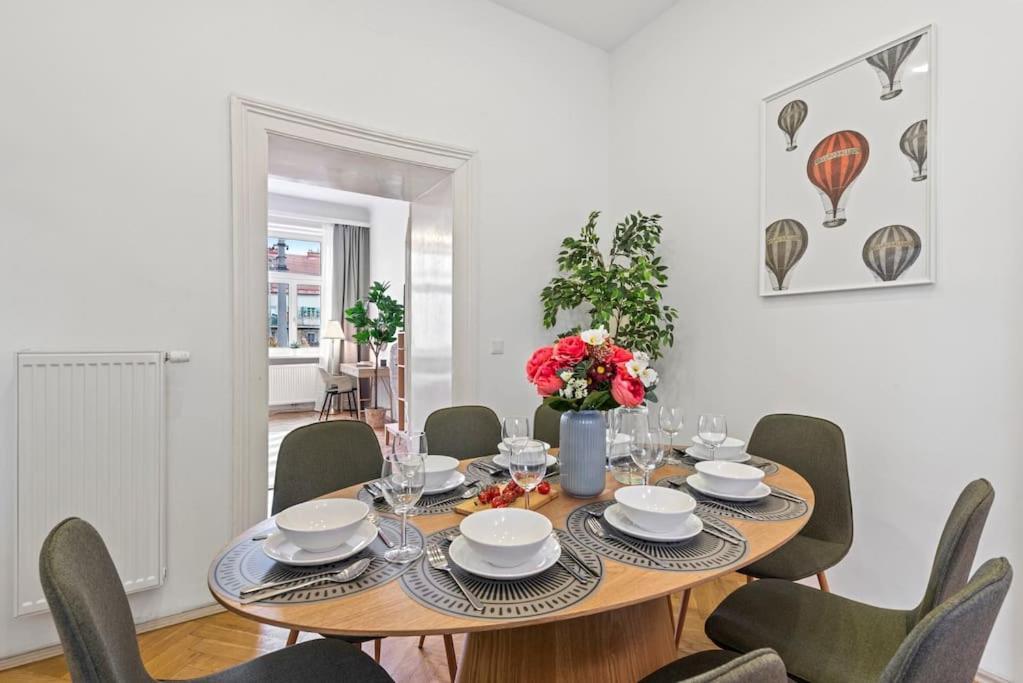 Apartment Stylish & Modern Viennese Vienna