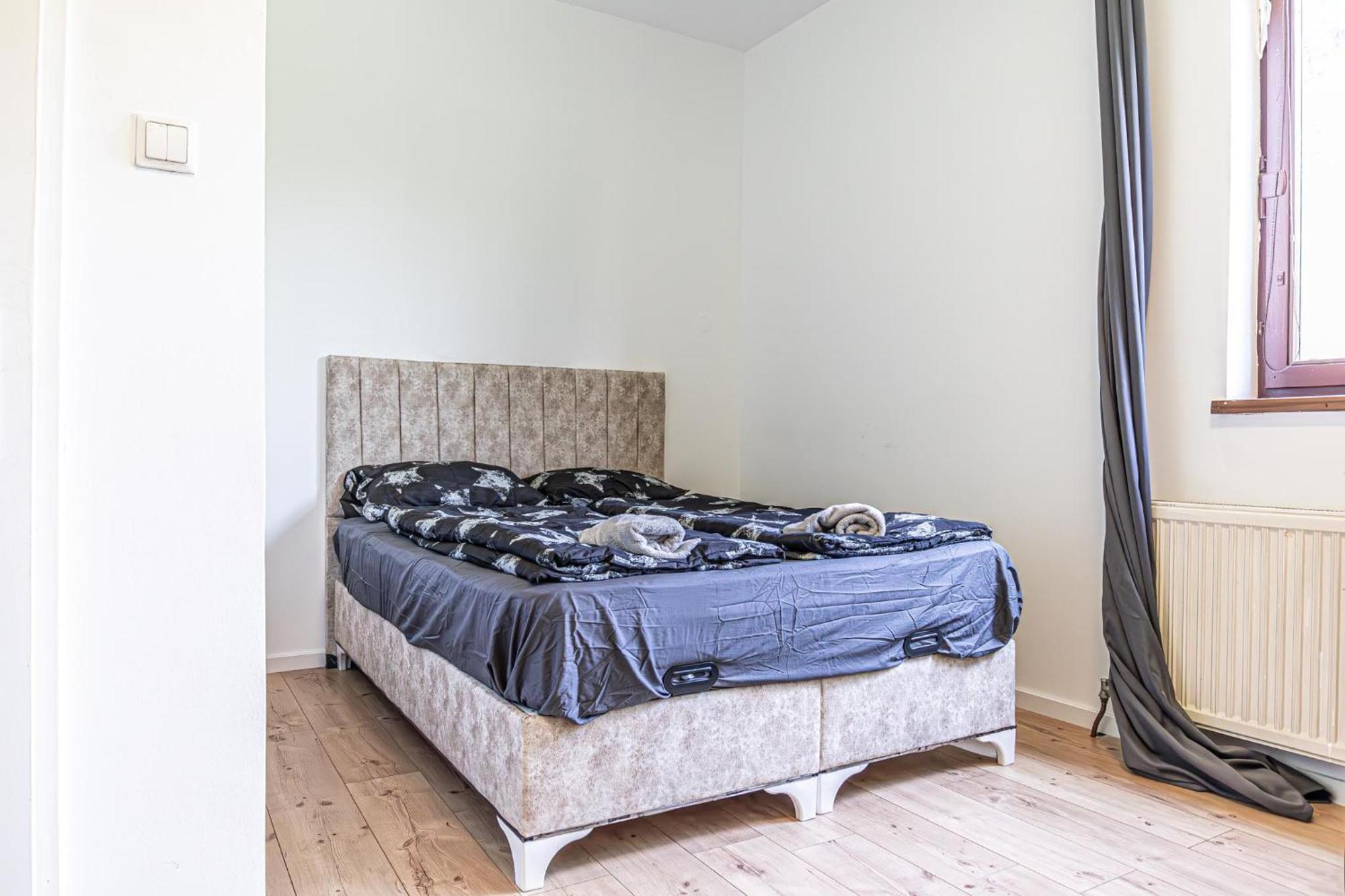 Hostel Comfy In Shared With Terrace And Garden