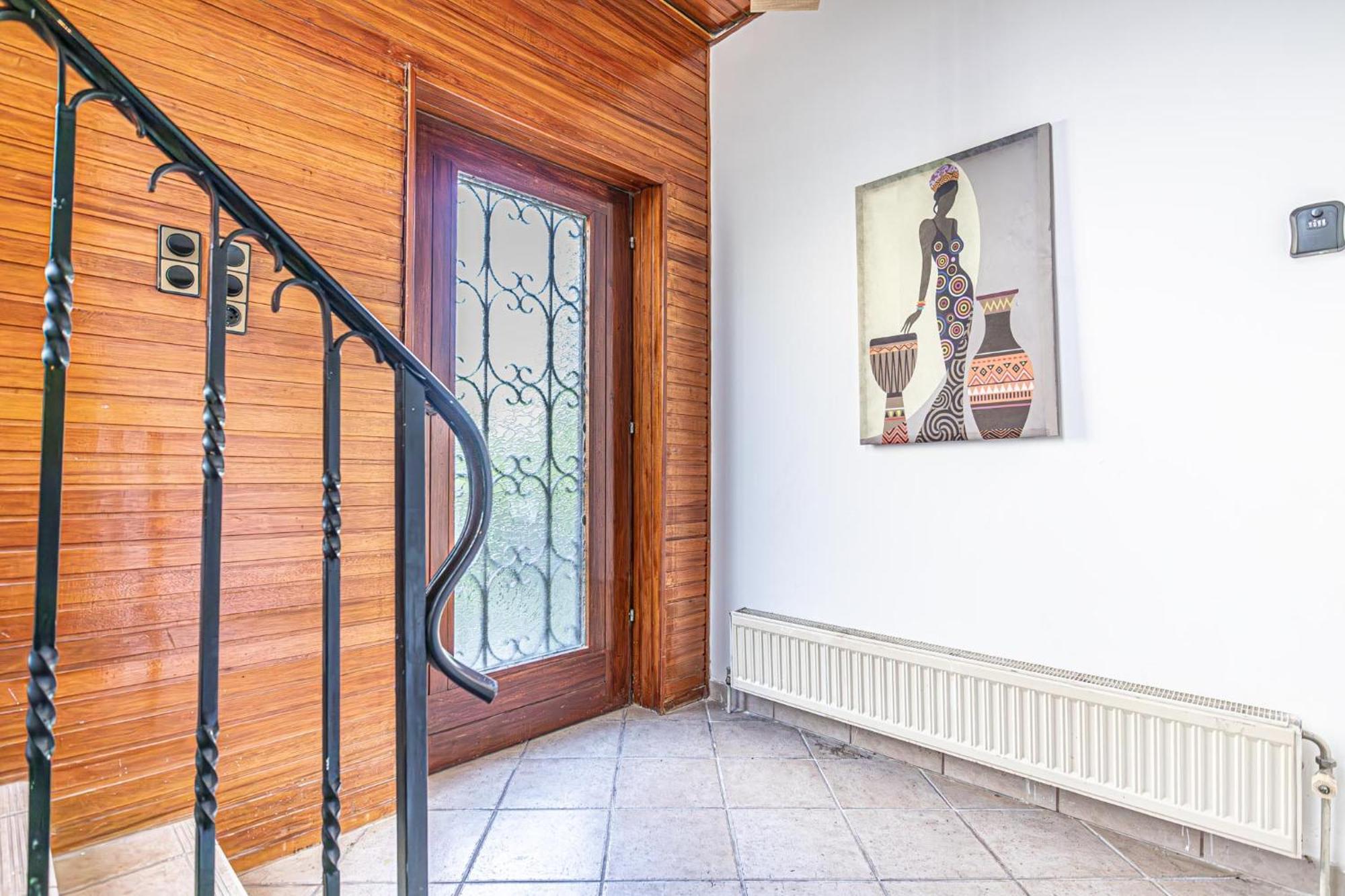 Hostel Comfy In Shared With Terrace And Garden