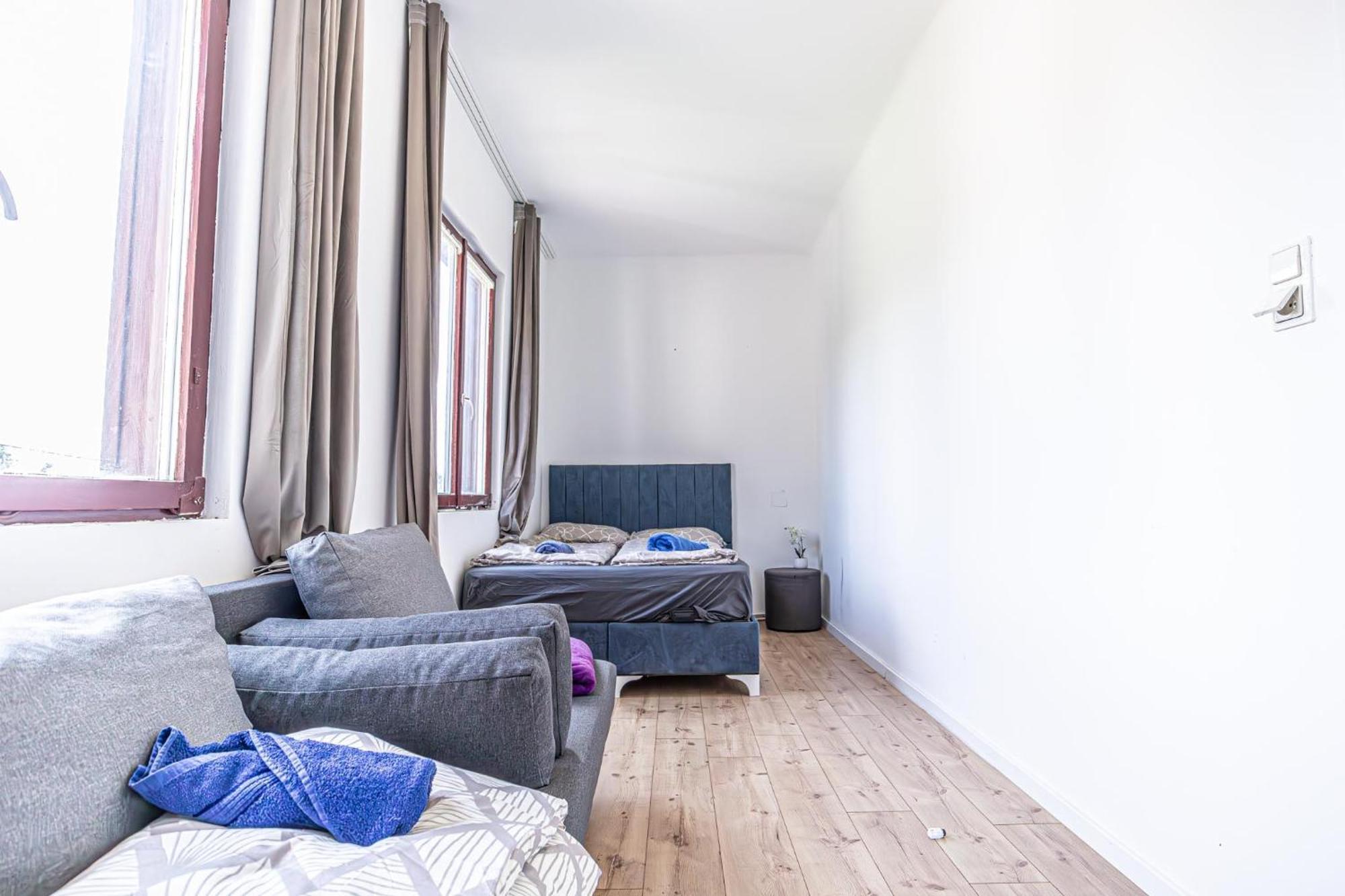 Comfy In Shared With Terrace And Garden Ostello