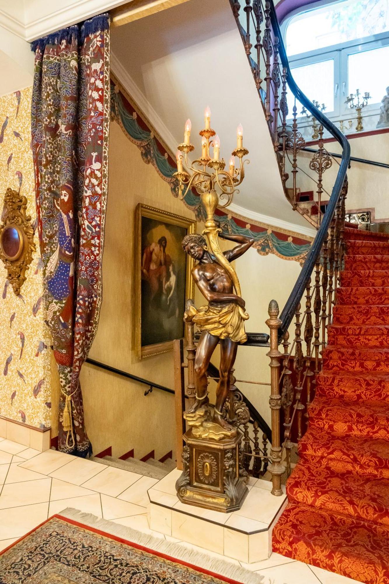 Hotel Urania 3*