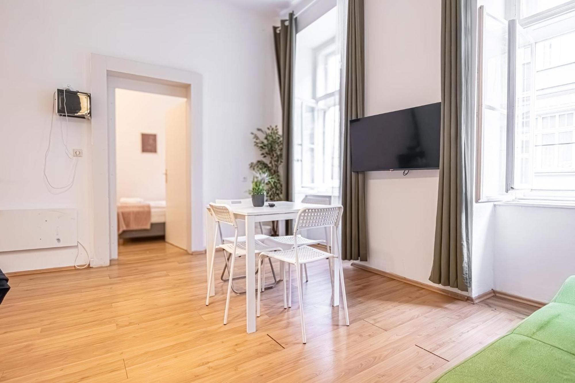 Comfortable 2br Apt Central And Well Connected Apartment