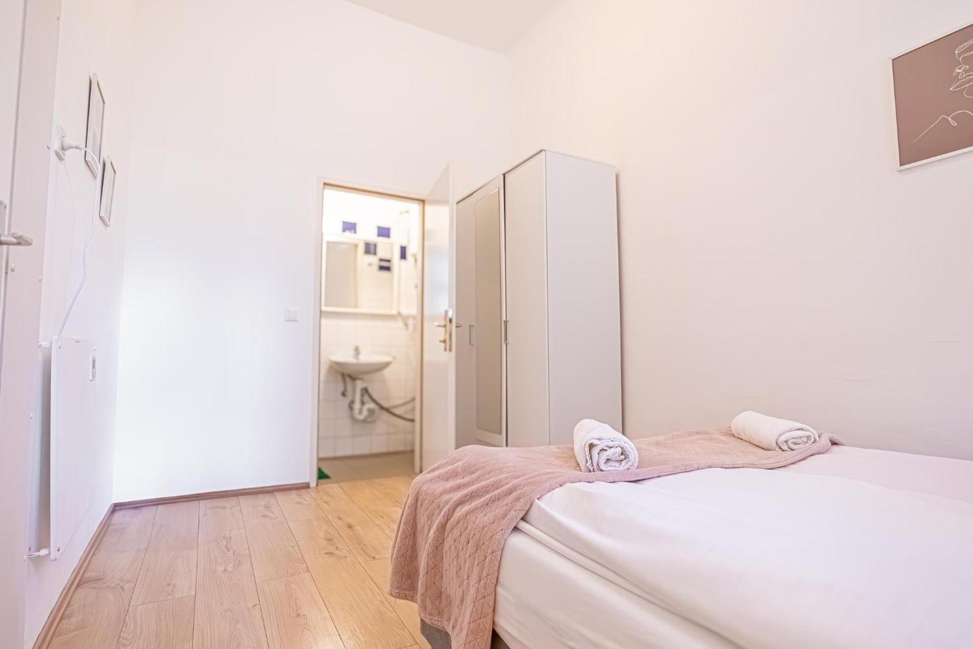 Comfortable 2br Apt Central And Well Connected *