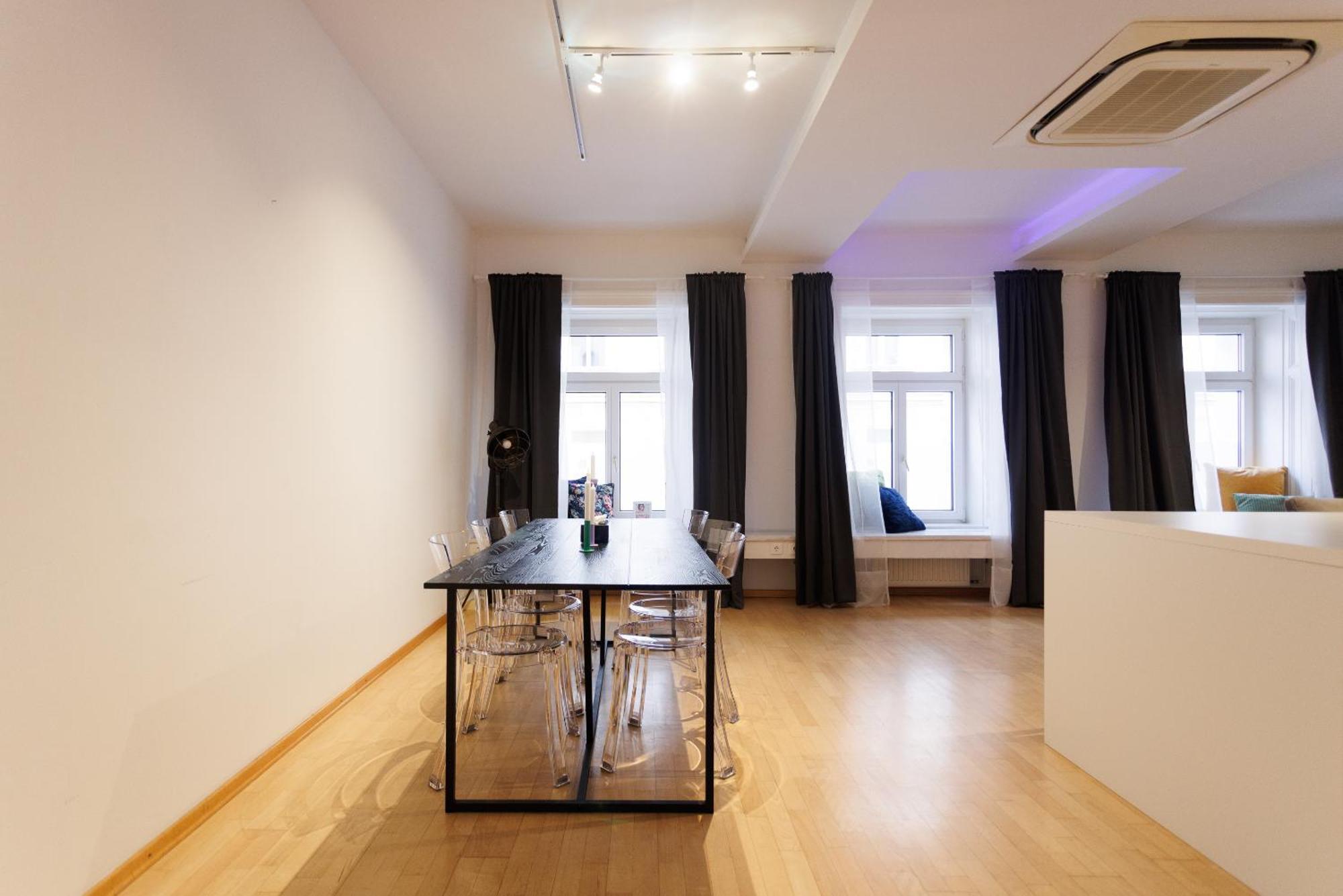 Luxury Apartment *