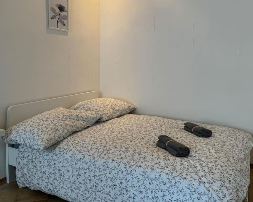 110 M2 Sunny & Long Term - Free Parking *