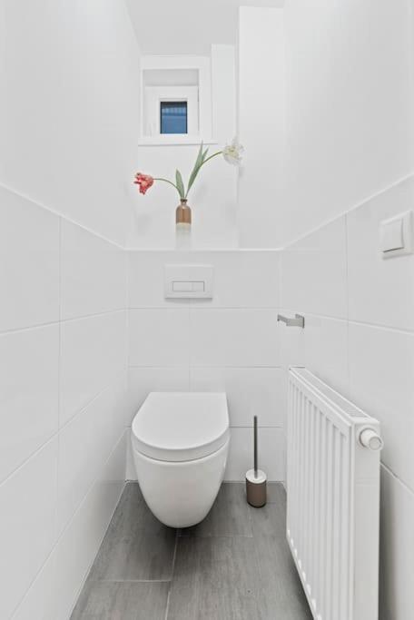 Comfortable 2 Bedroom Apartment *
