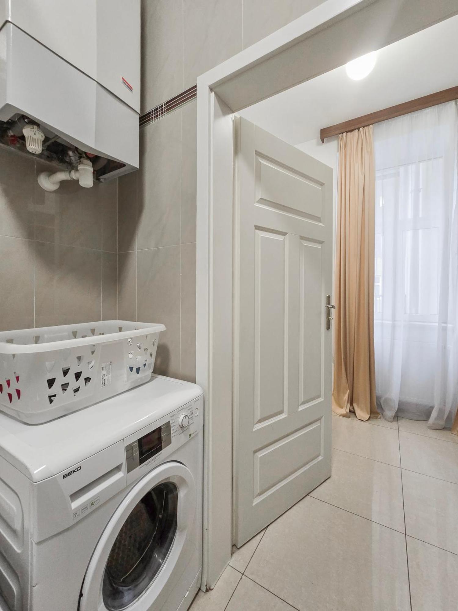 Two-bedroom Balcony Retreat For 4 Near Millennium Tower Apartment Vienna