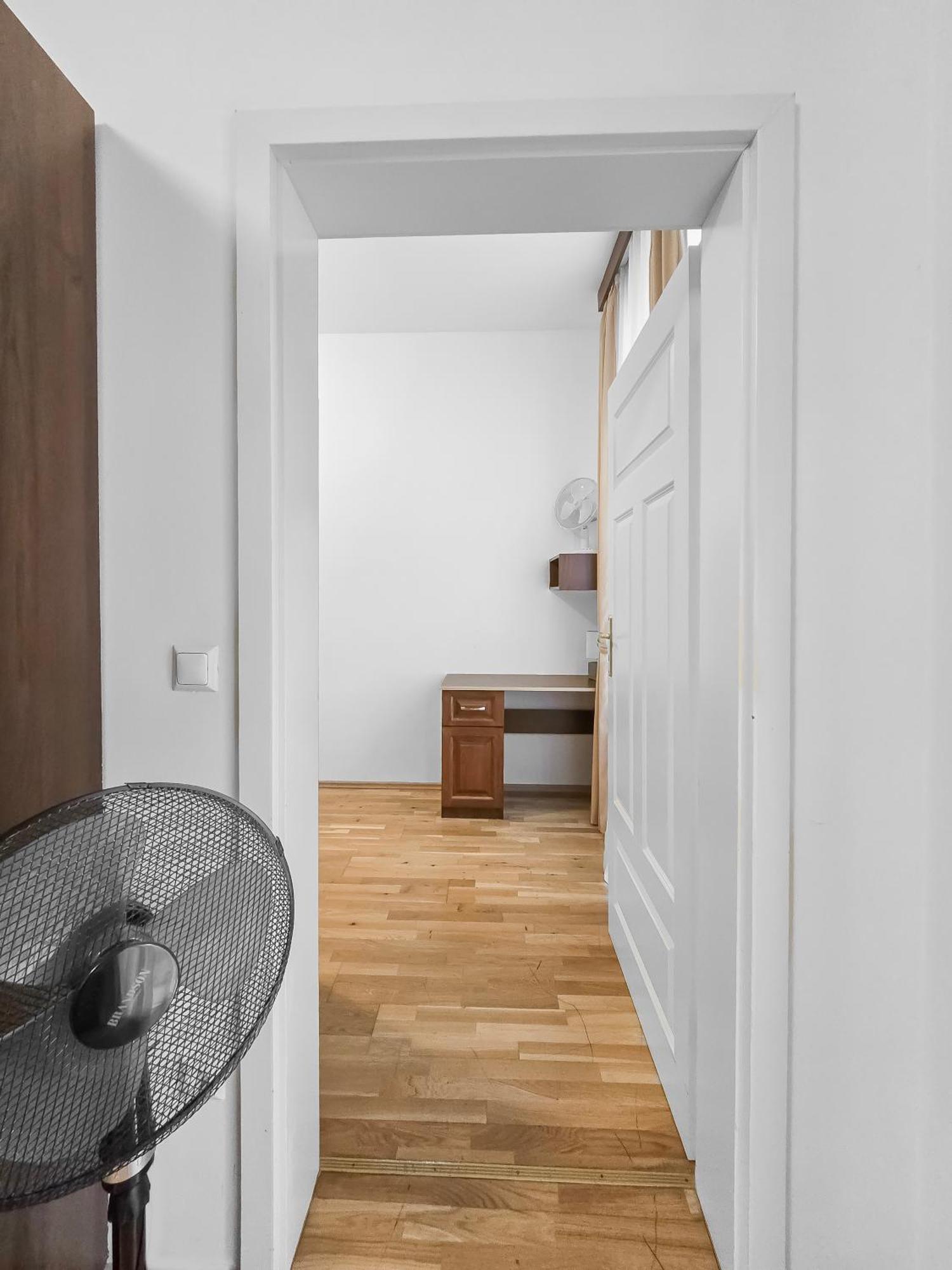 Two-bedroom Balcony Retreat For 4 Near Millennium Tower *