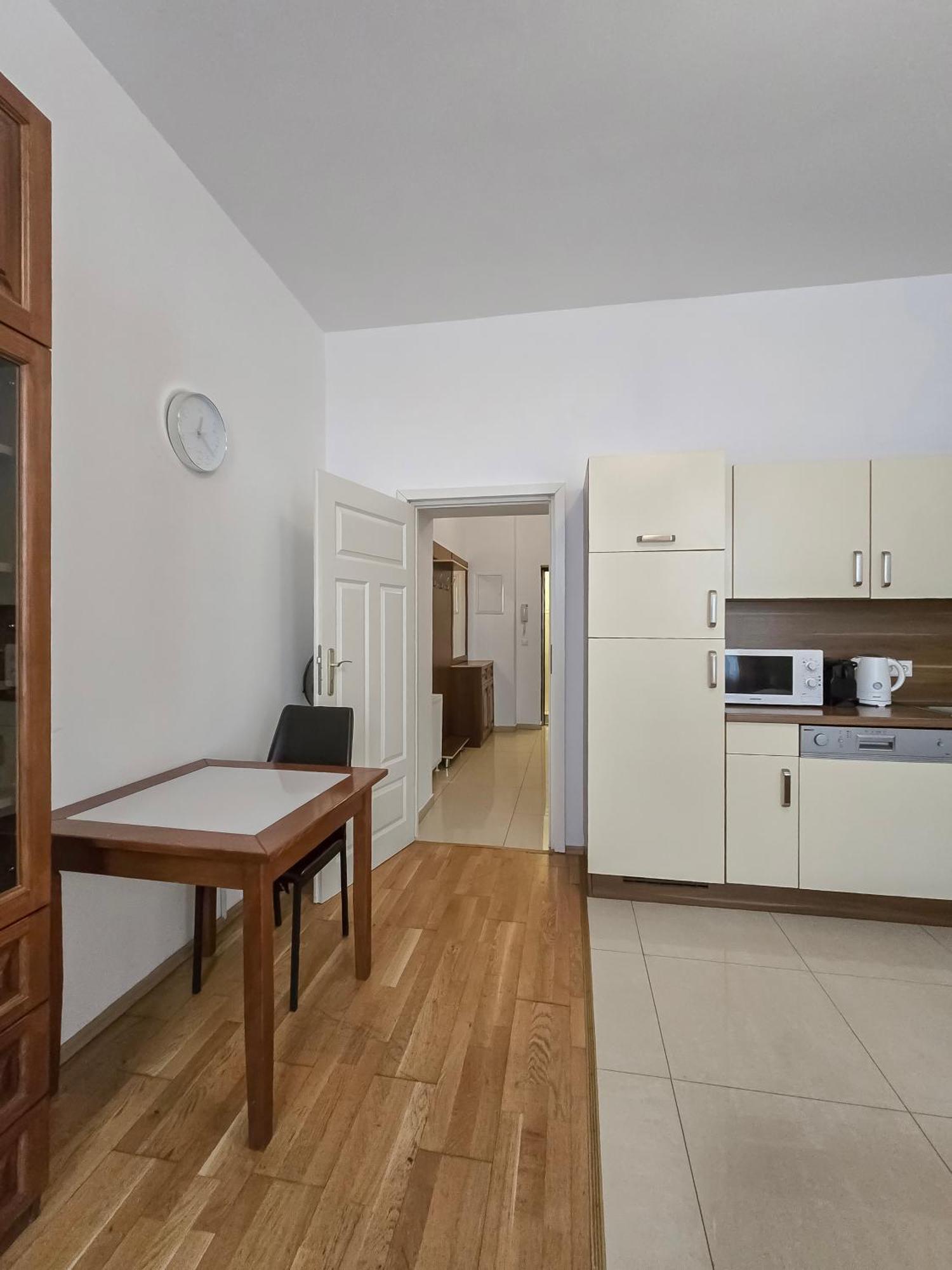 Charming One-bedroom Near Millennium Vienna