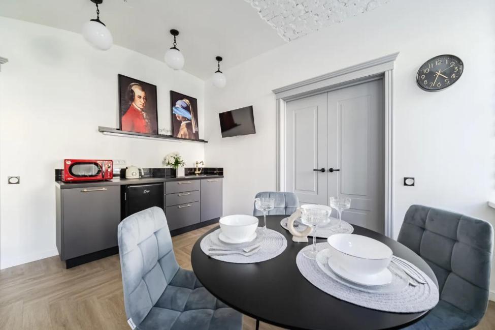 Waltz & Wine Suites