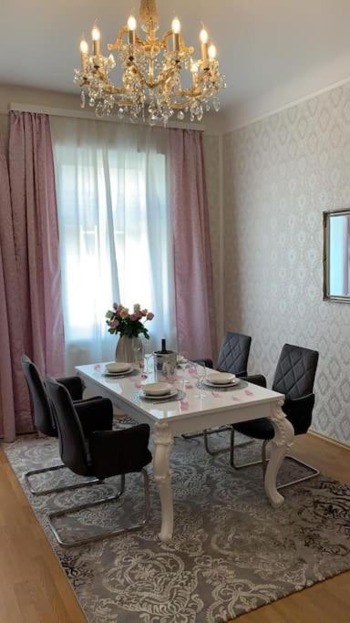 Sophie's Place Augarten - Lifestyle Parking Apartment