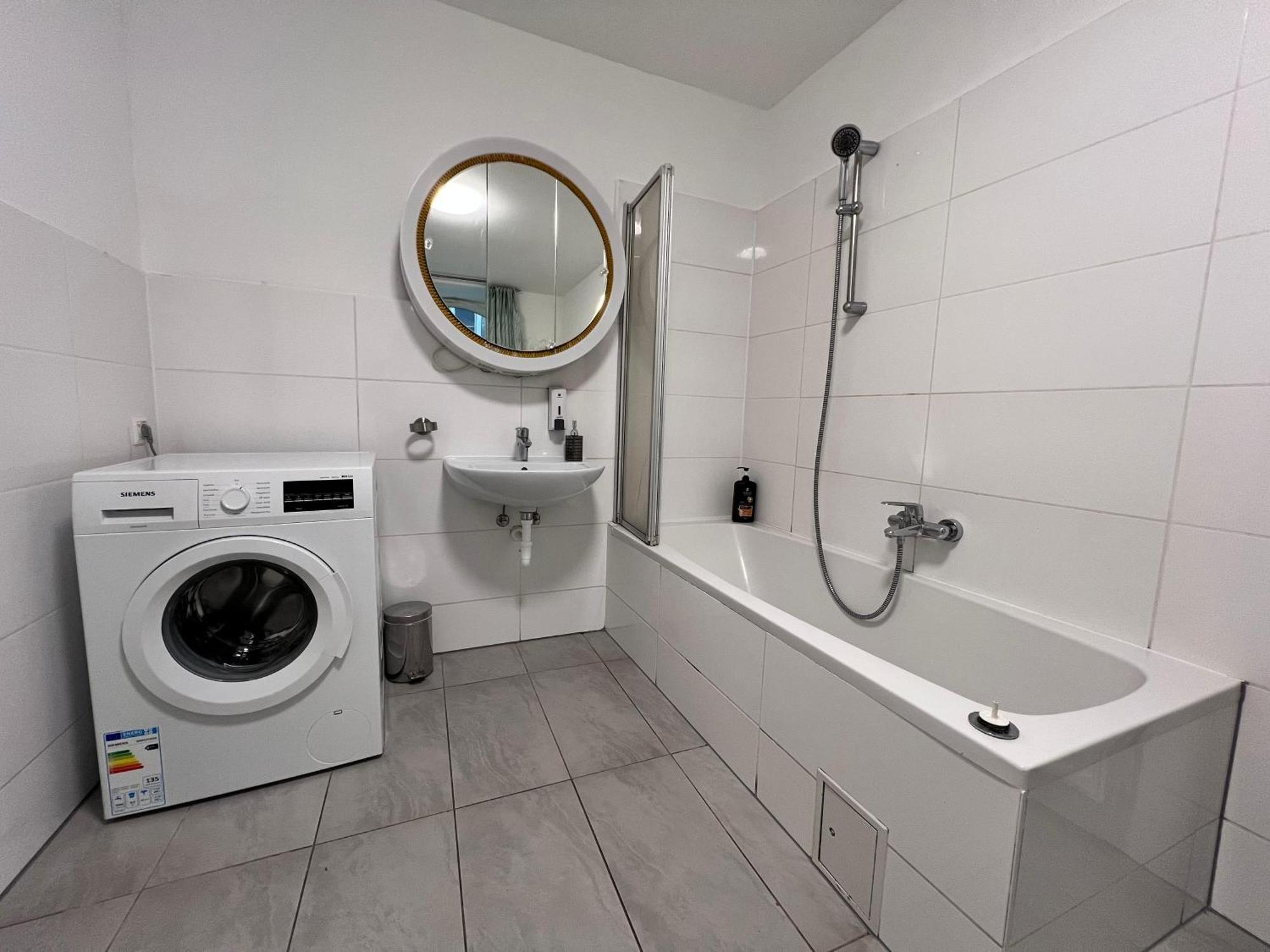 Bright 1br In A Convenient Location *
