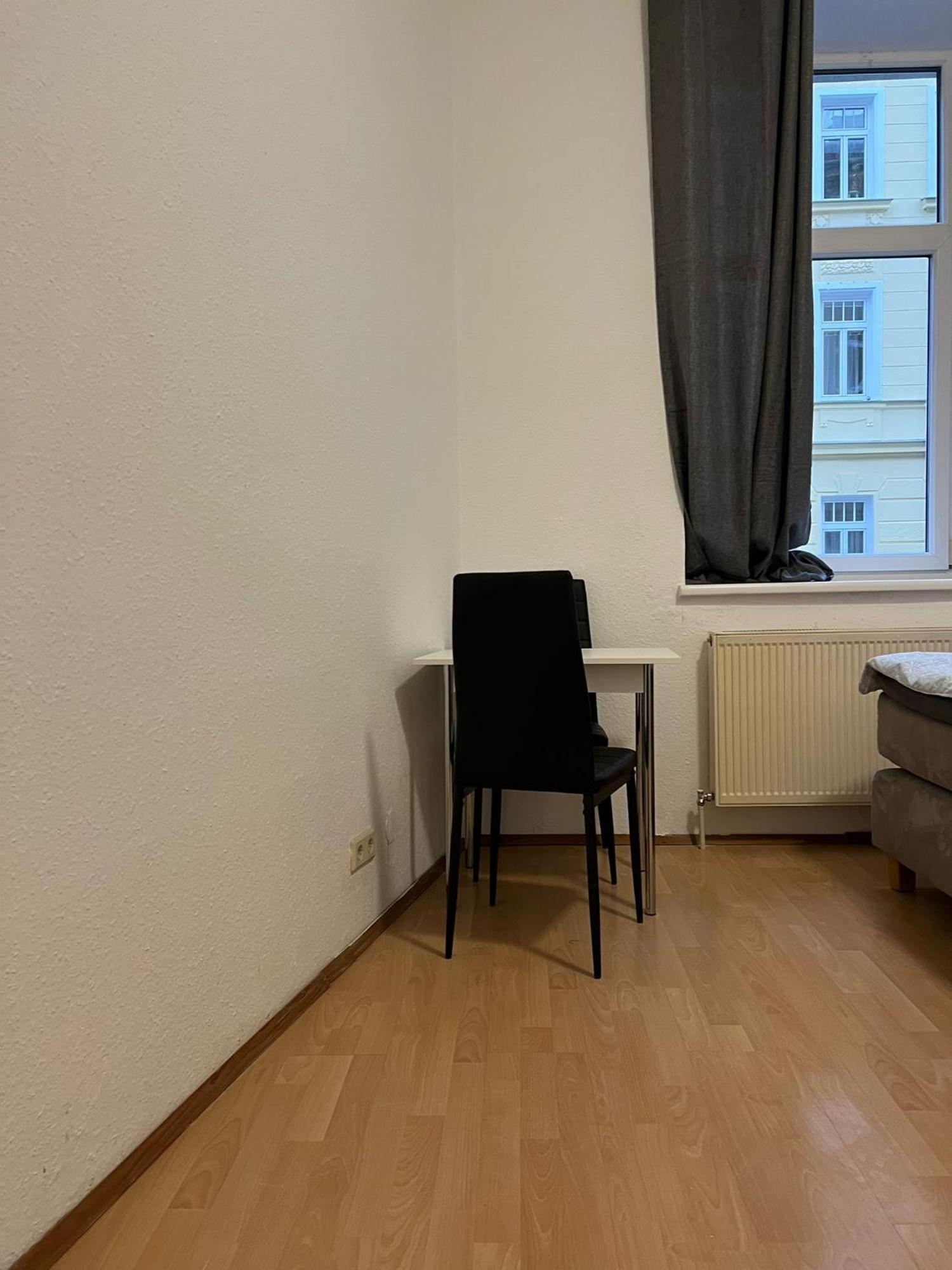 Appartamento Lovely 3br Aptbshared Next To Meidling Station *
