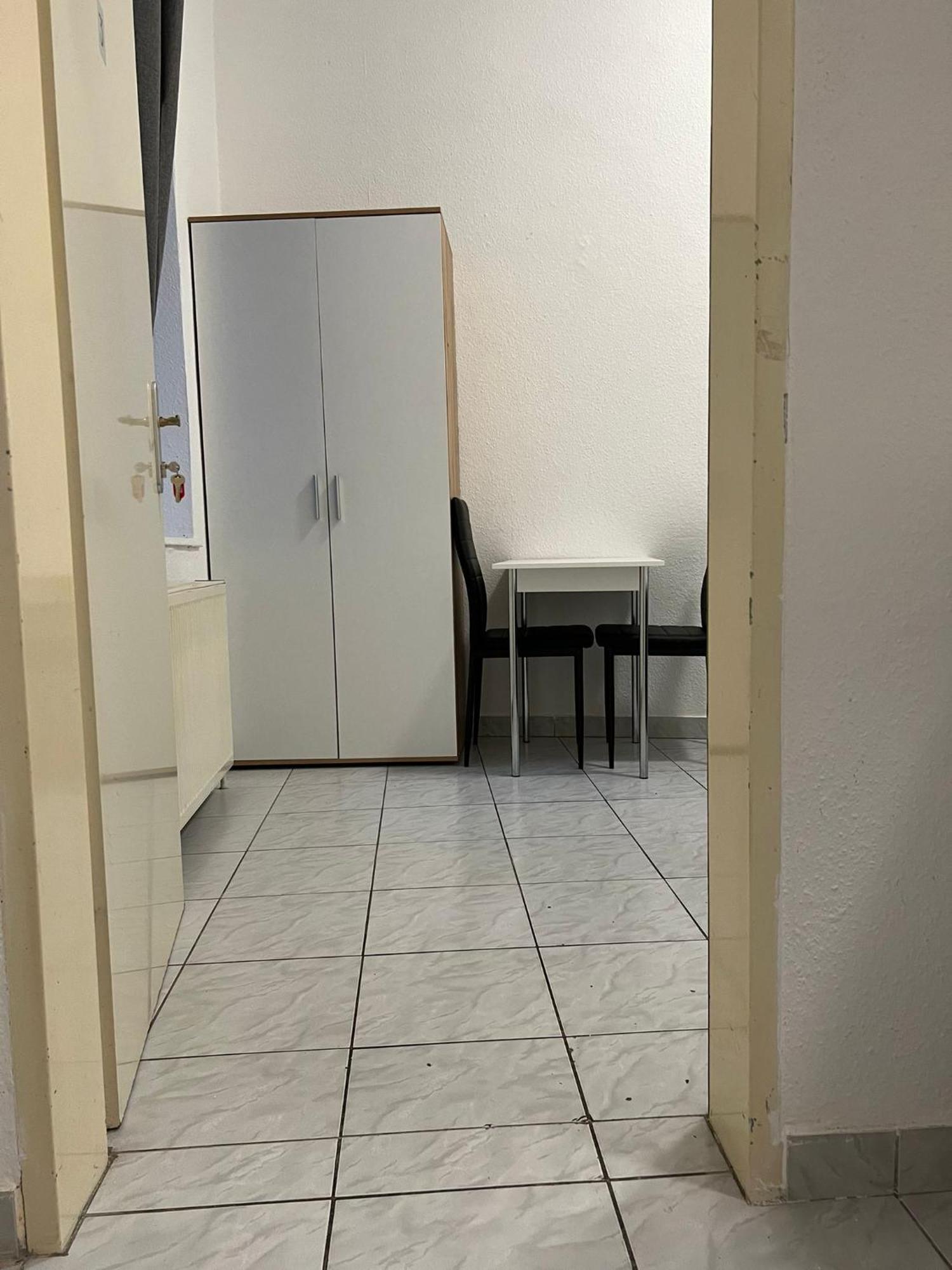 Appartamento Lovely 3br Aptbshared Next To Meidling Station