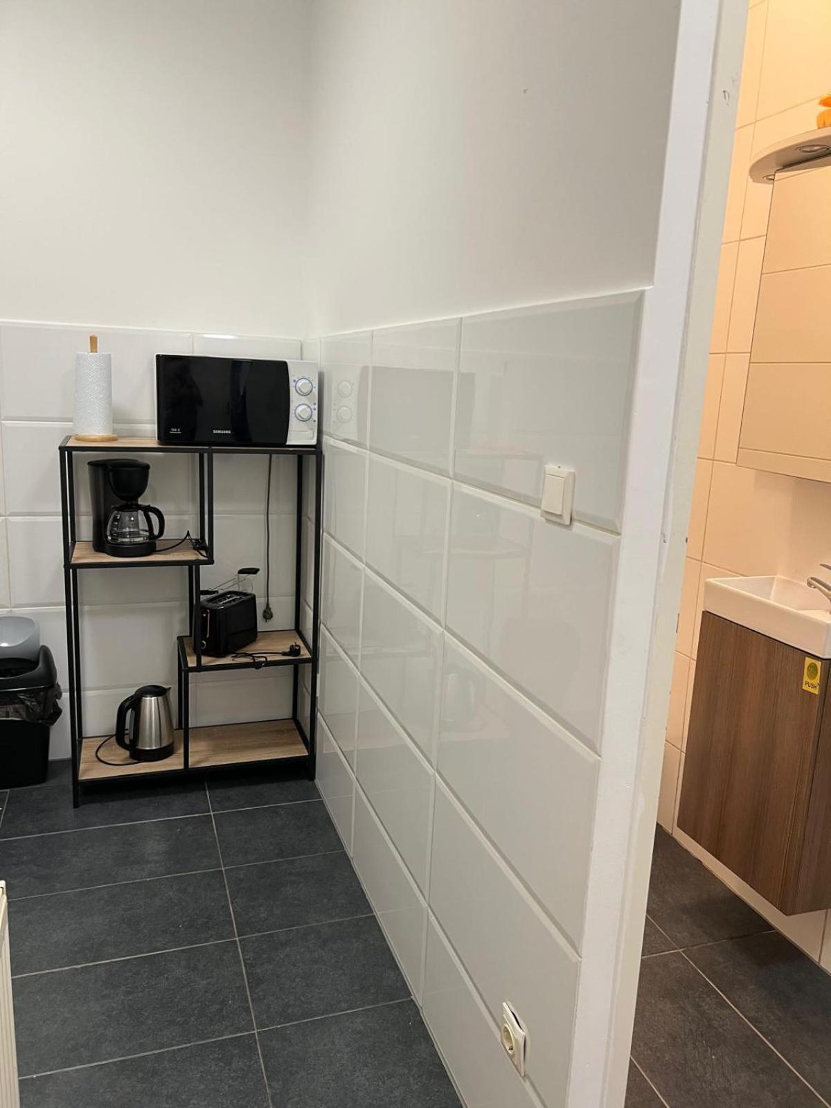 Comfortable 1br 1lr Prime Location Of * Vienna