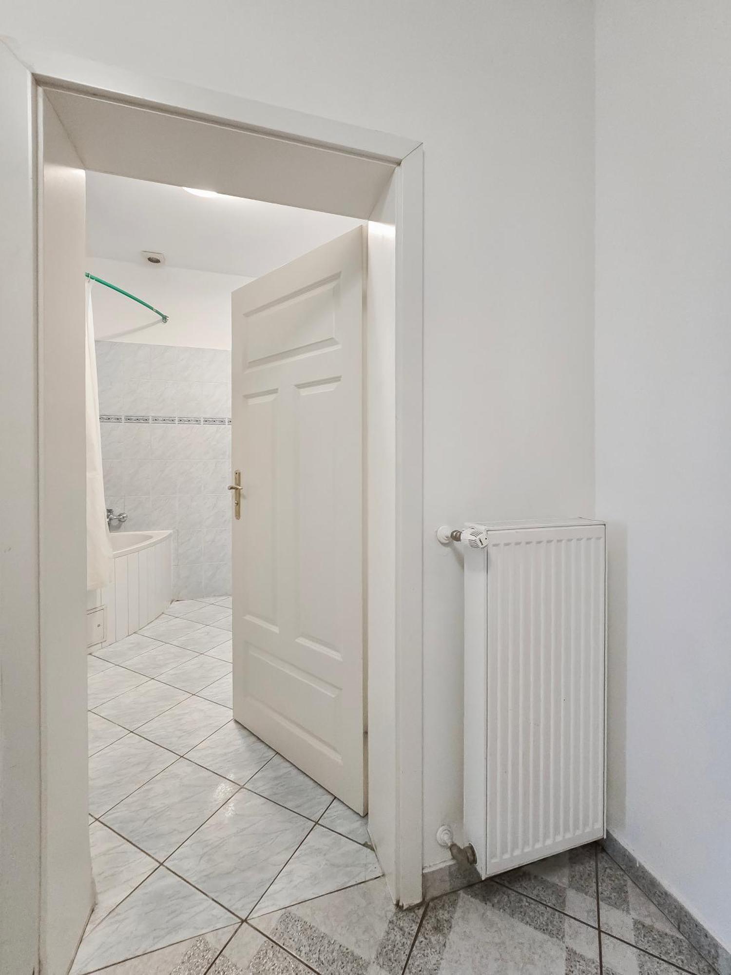 Elegant 3-bedroom Getaway With Balcony For Groups Up To 7 Apartment Vienna