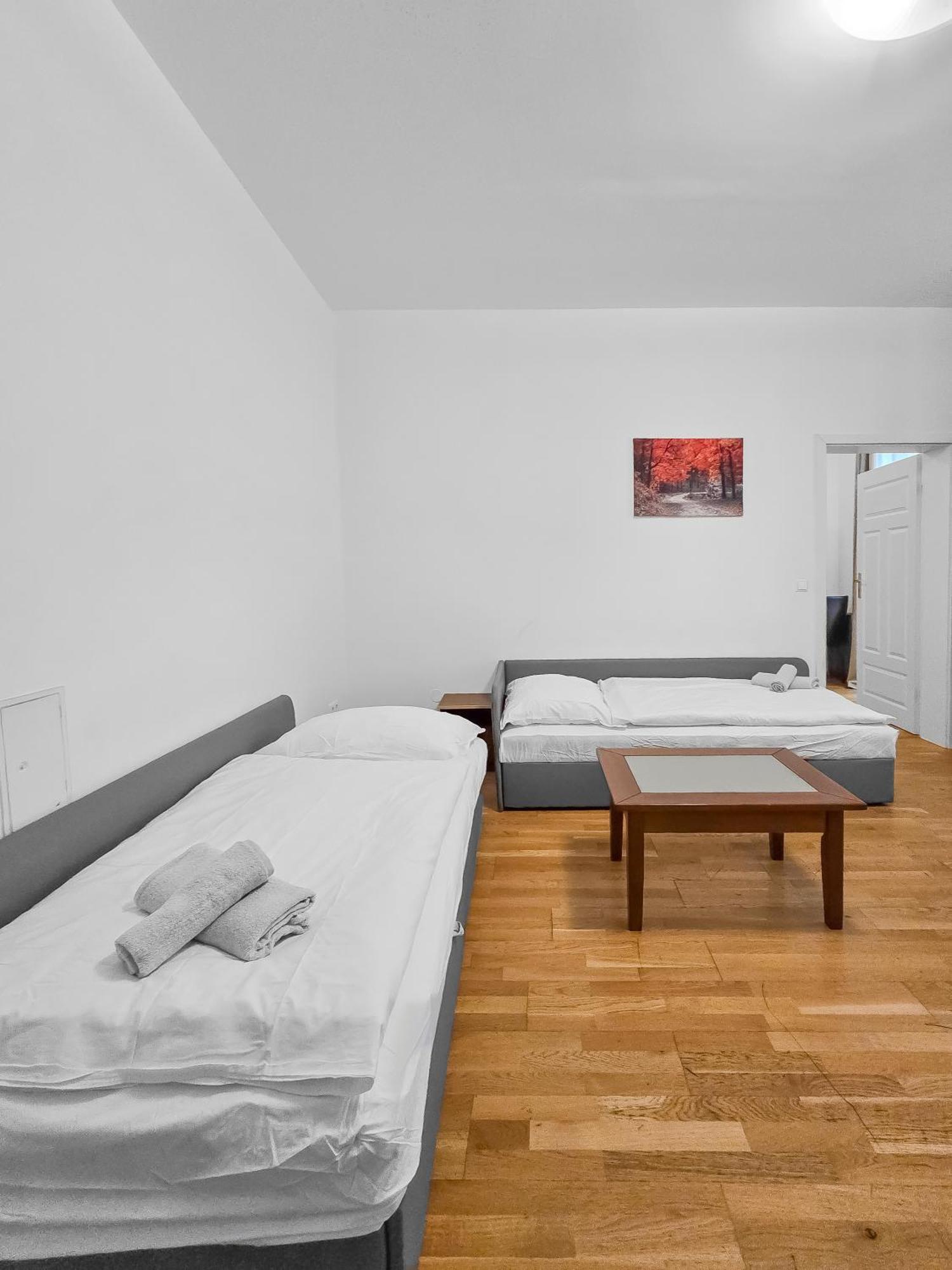 Elegant 3-bedroom Getaway With Balcony For Groups Up To 7 Apartment Vienna