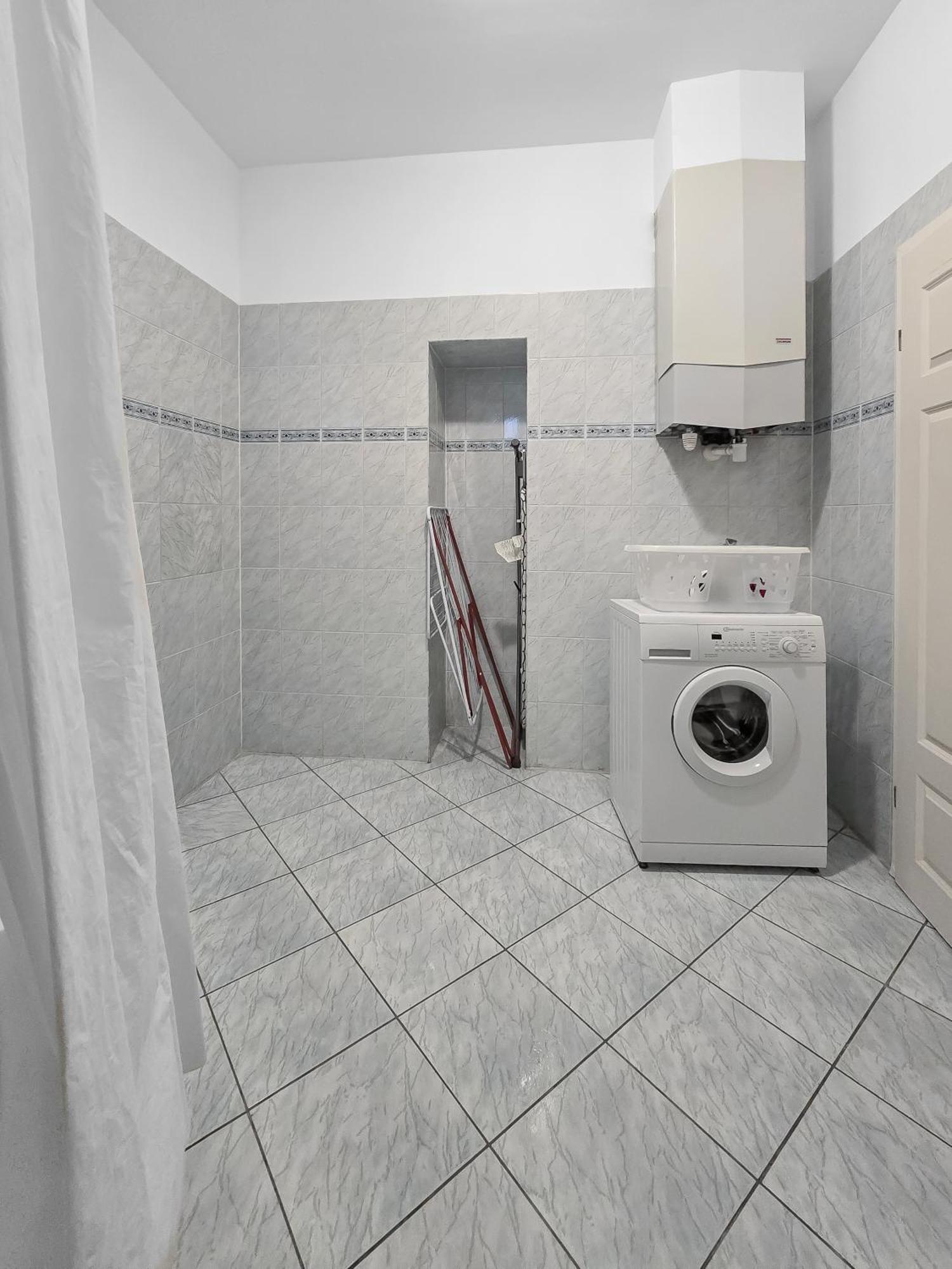 Elegant 3-bedroom Getaway With Balcony For Groups Up To 7 Apartment Vienna