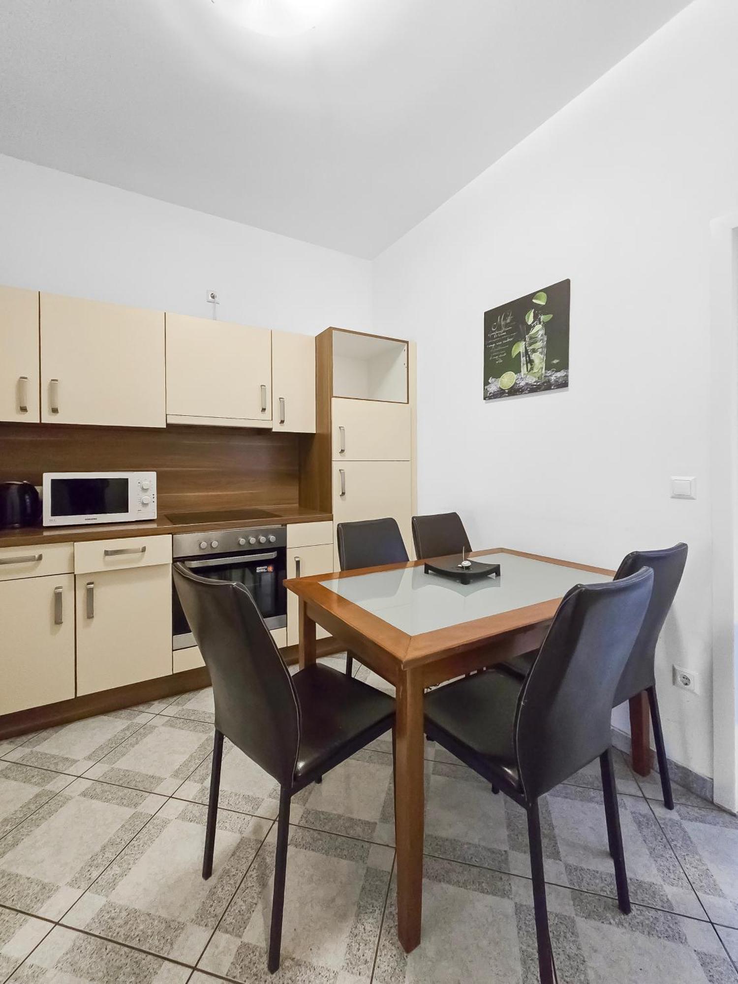 Apartment Elegant 3-bedroom Getaway With Balcony For Groups Up To 7 Vienna