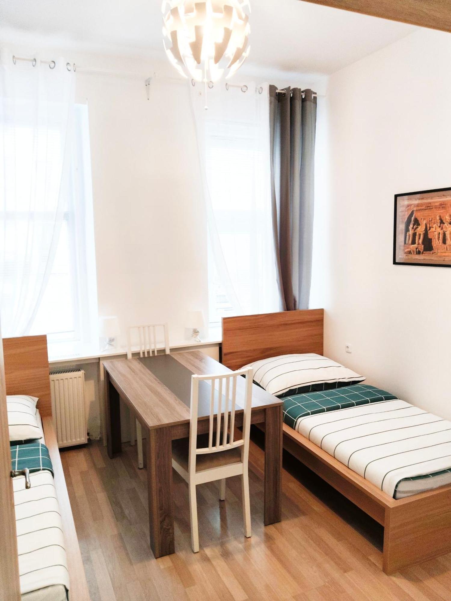 Favorit-rooms Direkt Metro-u1 Connection To Centralstation And City-center Ostello