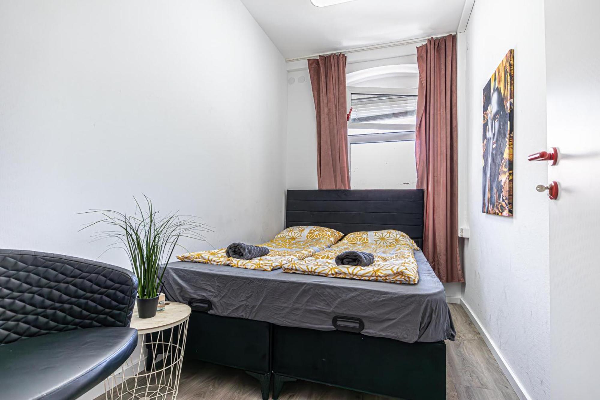 Hostel Near Schoenbrunn - Economy In Shared At Meidling Train Station Vienna